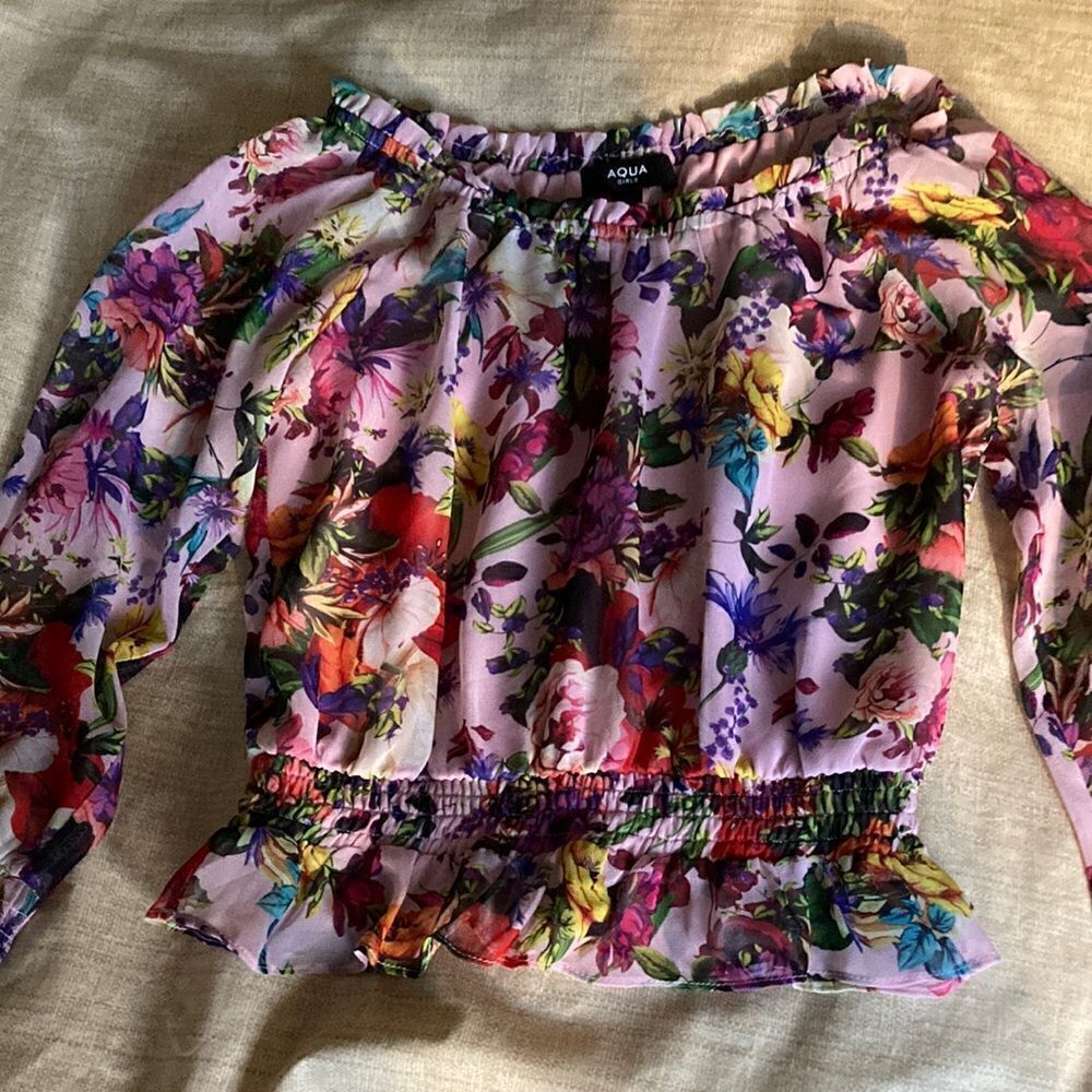 Aqua Girls Floral Print Long Sleeve Blouse with Elasticized Scoop Neck. Size Lg.